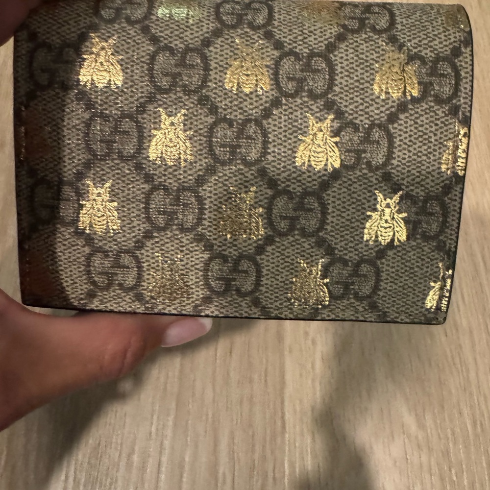 Gucci GG Monogram Bee Wallet- SOLD - Picture 2 of 8
